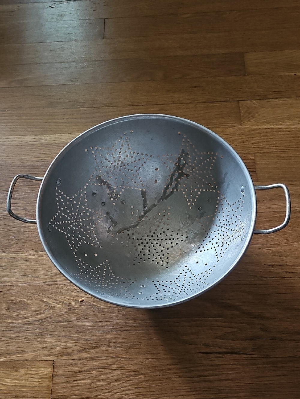 Vintage 11" Mirro Aluminum Footed Colander 1960's Kitchen Strainer Star Pattern